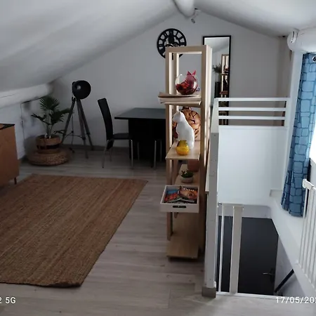 Apartmán Un Nid Sur Les Toits Avec Terrasse Apt