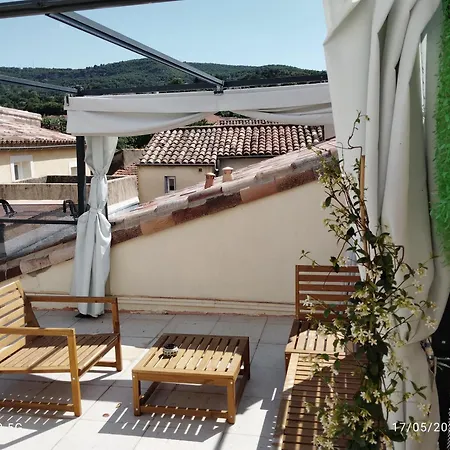 Un Nid Sur Les Toits Avec Terrasse Apartmán